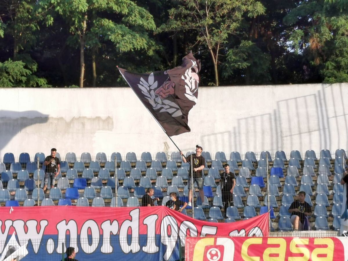 Război pe toate fronturile! Peluza Nord, mesaj acid pentru CSA Steaua, pe stadionul din Botoșani