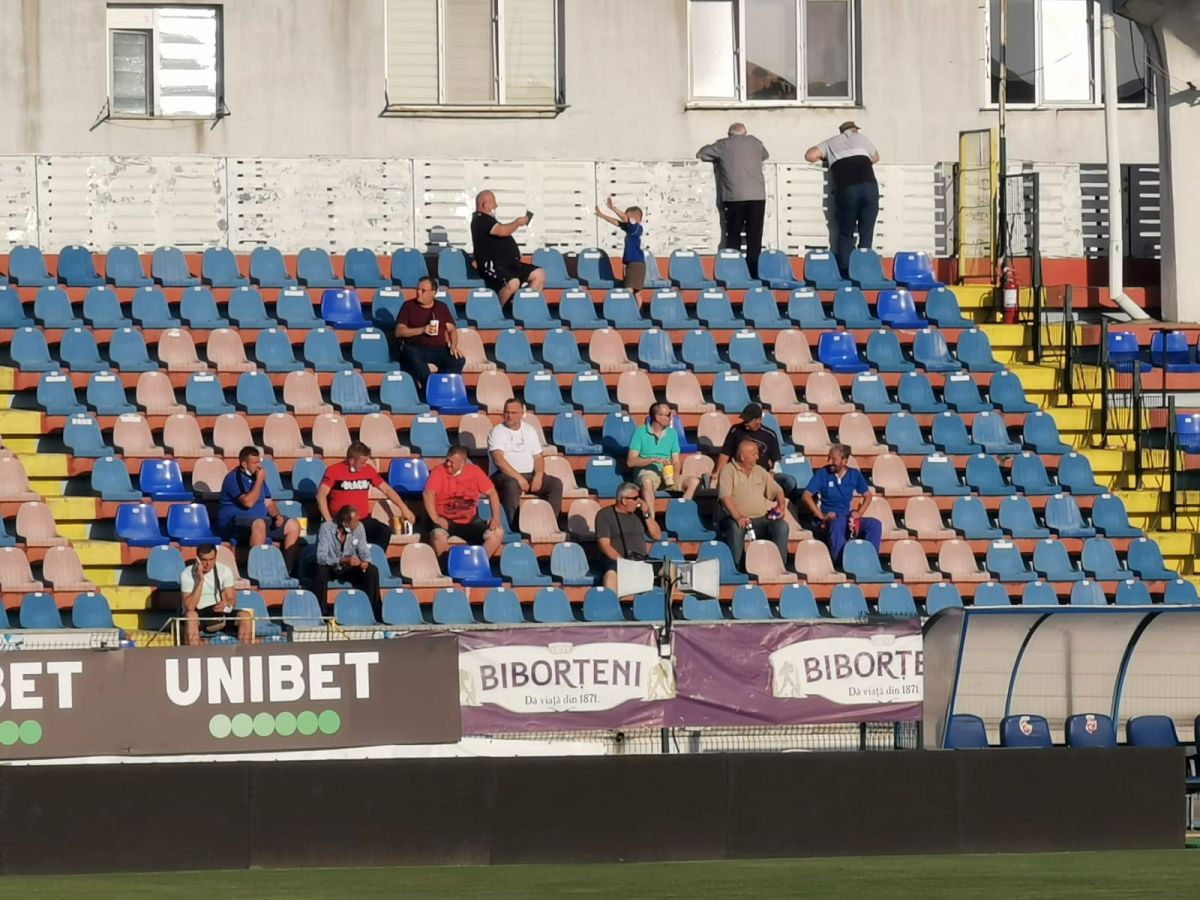 Război pe toate fronturile! Peluza Nord, mesaj acid pentru CSA Steaua, pe stadionul din Botoșani