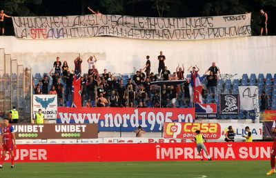 Război pe toate fronturile! Peluza Nord, mesaj acid pentru CSA Steaua, pe stadionul din Botoșani