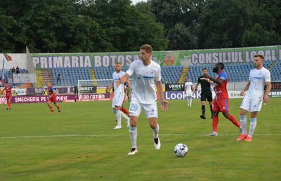 Becali nu s-a putut abține! 3 schimbări la pauză: un nou-venit, judecat rapid