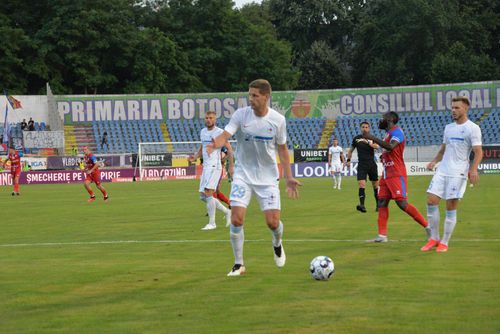 FC Botoșani - FCSB. Vicecampioana a efecutat nu mai puțin de 3 schimbări la pauză.