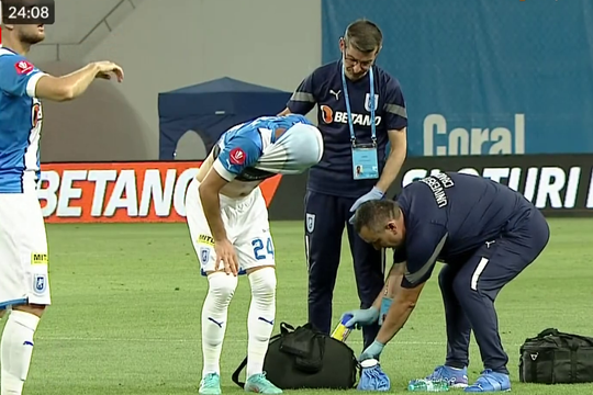 Croatul Ante Roguljic (26 de ani) a părăsit terenul accidentat în minutul 25 al meciului dintre CS Universitatea Craiova și Sepsi Sf. Gheorghe, la scorul de 0-0.