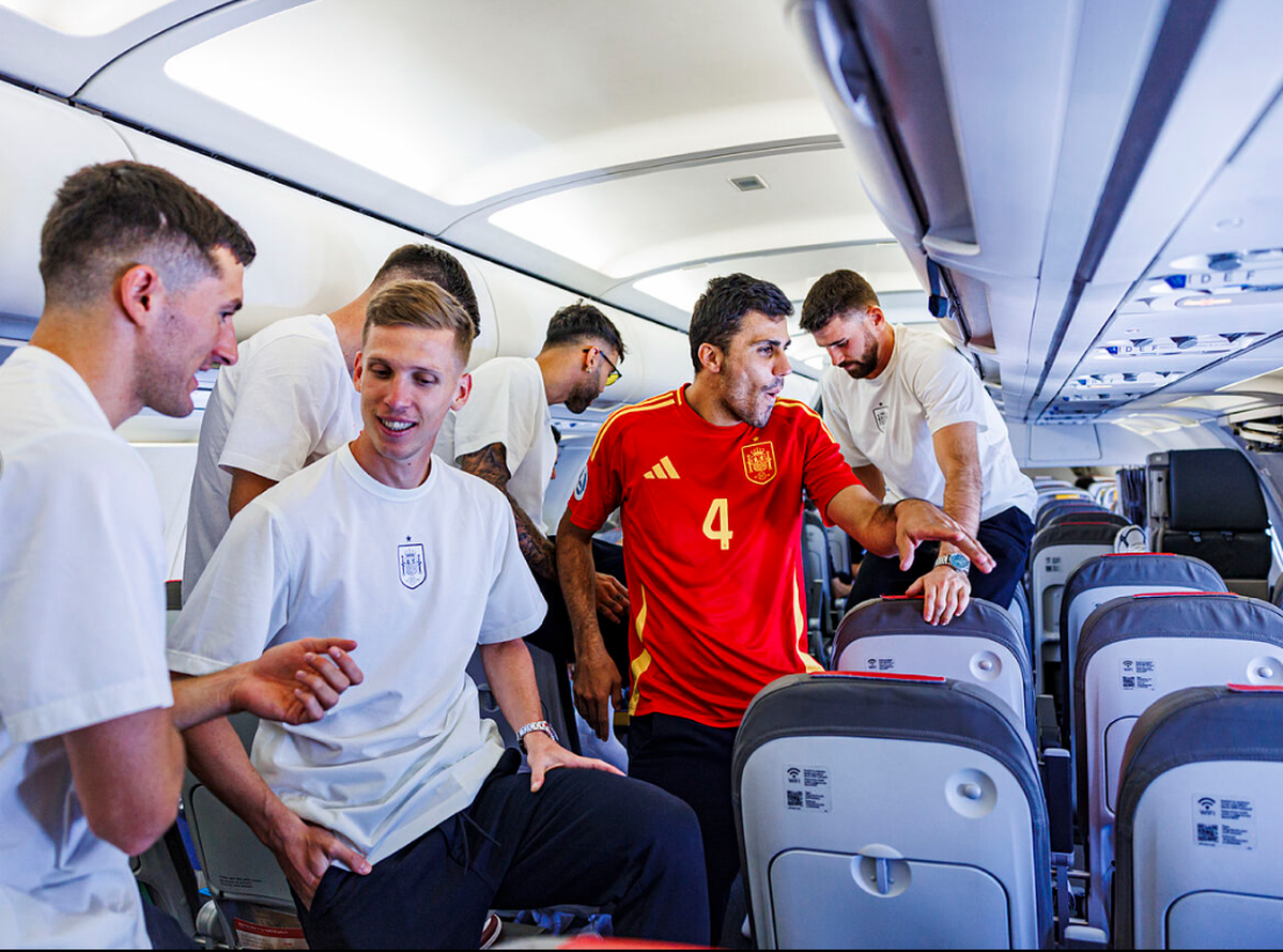 Petrecerea spaniolilor în avionul spre Madrid