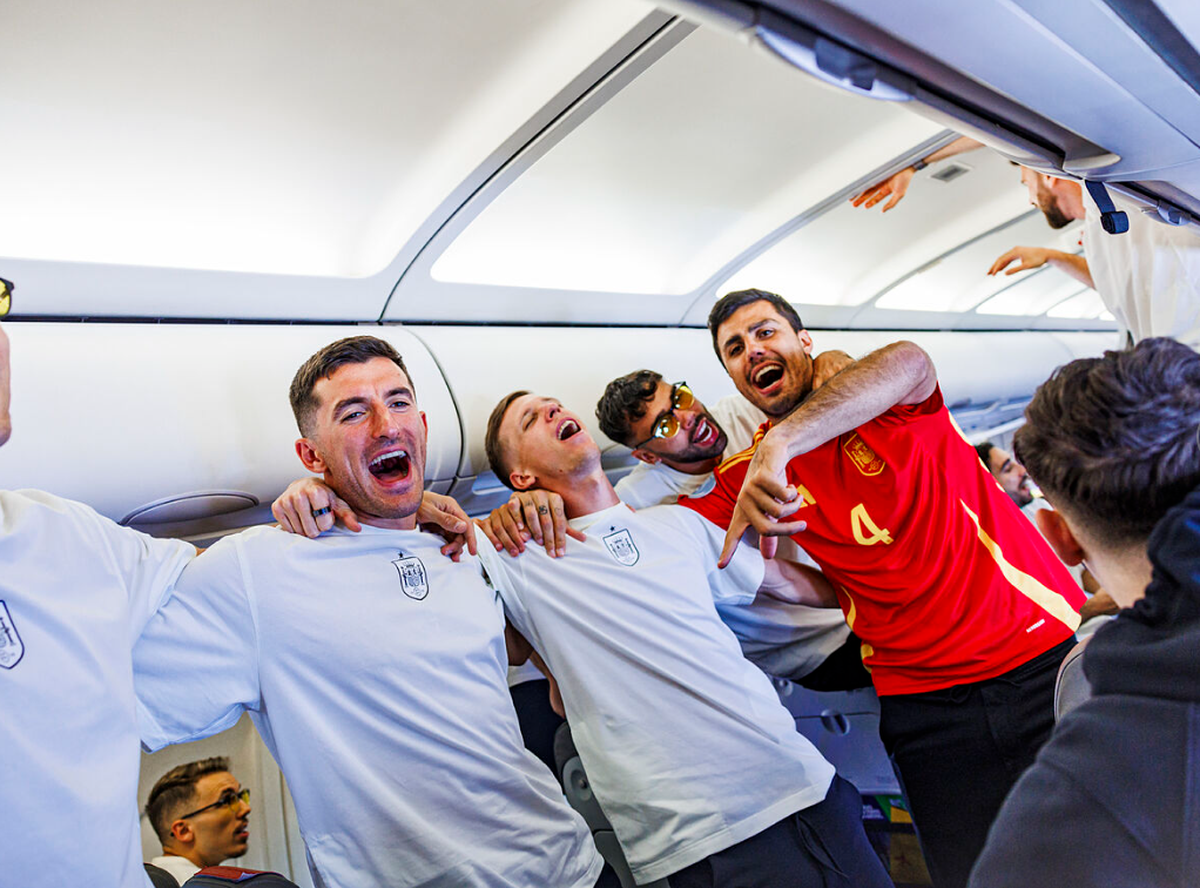 Campionii Europei, petrecere în avionul care i-a adus la Madrid! Imagini de neratat: cum au fost surprinși Yamal, Rodri, Gavi și Nico Williams