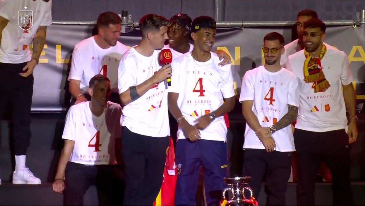 Fiesta! Spania, în sărbătoare » Primire de vis la Madrid a campionilor europeni: imagini copleșitoare cu jucătorii și fanii în Plaza Cibeles. Jumătate de milion de persoane i-au sărbătorit pe străzi pe campioni!