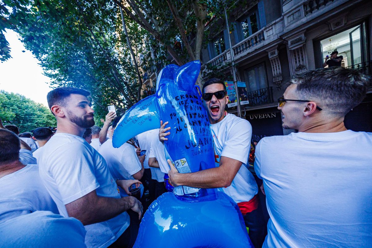 Fiesta! Spania, în sărbătoare » Primire de vis la Madrid a campionilor europeni: imagini copleșitoare cu jucătorii și fanii în Plaza Cibeles. Jumătate de milion de persoane i-au sărbătorit pe străzi pe campioni!