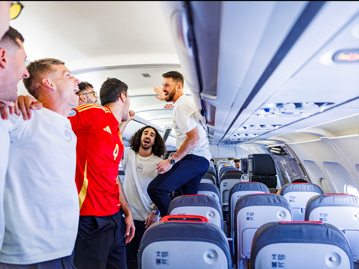 Campionii Europei, petrecere în avionul care i-a adus la Madrid! Imagini de neratat: cum au fost surprinși Yamal, Rodri, Gavi și Nico Williams