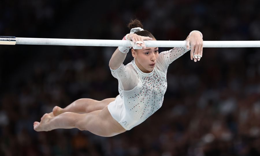 Kaylia Nemour/Foto: Getty Images Antrenoarea din România a campioanei olimpice a fost suspendată de Federația Franceză de Gimnastică, după niște dezvăluiri: „Protejăm gimnastele de azi și mâine”