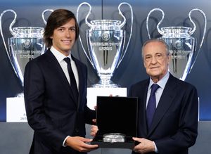 Primește bani de la clubul care i-a vândut jucătorul! » Real Madrid își prezintă ultima achiziție de la Benfica