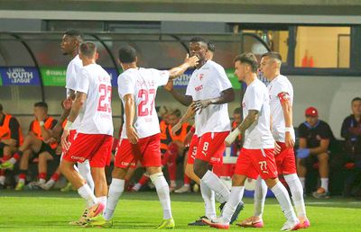 Basarab Panduru a râs de un detaliu observat la noua achiziție a lui Dinamo: „Ești la padel? Ai văzut la Benzema și faci și tu?”