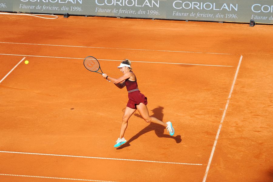 Jaqueline Cristian în acțiune FOTO Roxana Fleșeru Sorana Cîrstea și Jaqueline Cristian s-au calificat în turul al doilea la UniCredit Iași Open