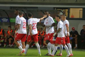 Basarab Panduru a râs de un detaliu observat la noua achiziție a lui Dinamo: „Ești la padel? Ai văzut la Benzema și faci și tu?”