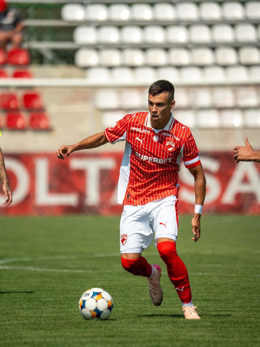 Cătălin Cîrjan a primit și banderola de căpitan la Dinamo, în această vară Cristi Borcea despre viitorul lui Dinamo: „La anul, nu-i mai iartă nimeni! Cîrjan e mai bun decât Politic” + Reacții dure despre Louis Munteanu și Olaru