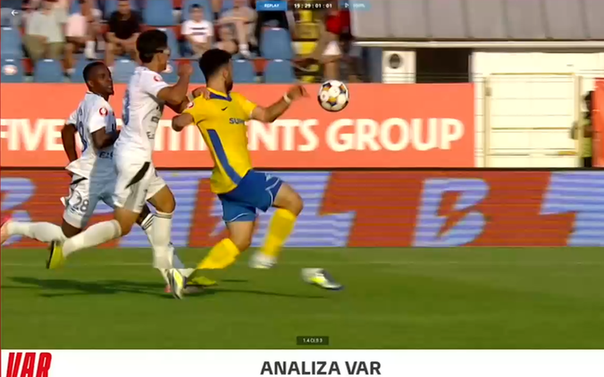 Gică Hagi a intrat în direct să acuze arbitrajul din Botoșani - Farul » Prezent în studio, Marius Avram a dat verdictul