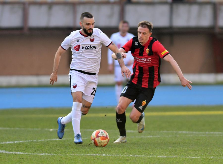 Kamer Qaka (stânga), într-un meci jucat pentru Shkendija cu Vardar Skopje în campionatul din Macedonia de Nord / Foto: Imago FCSB înfruntă jucătorul căruia Gigi Becali i-a pus clauză de 20 de milioane de euro, dar a jucat doar 4 meciuri ca titular