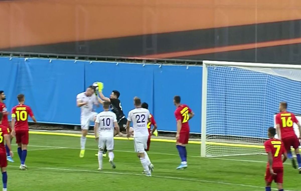 MLADA BOLESLAV - FCSB // FOTO Fază controversată în finalul primei reprize! Cehilor li s-a anulat un gol pentru fault în atac