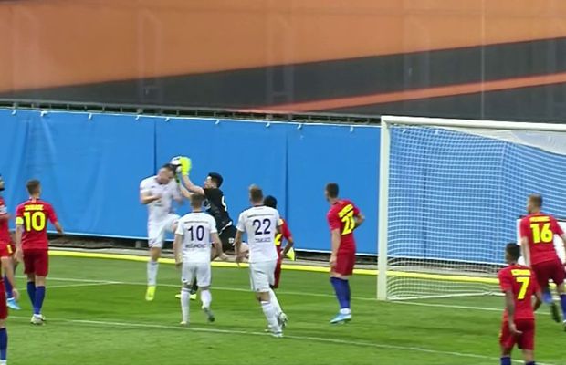 MLADA BOLESLAV - FCSB // FOTO Fază controversată în finalul primei reprize! Cehilor li s-a anulat un gol pentru fault în atac