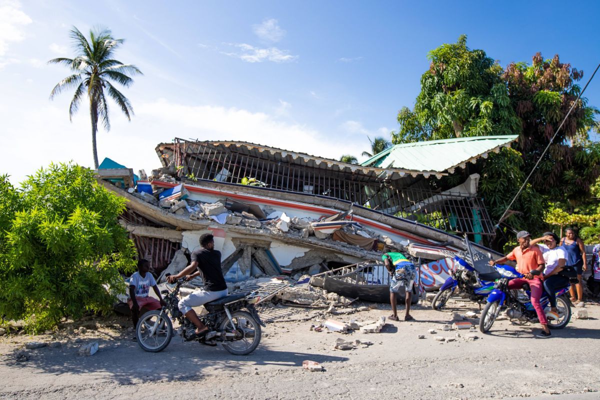 Imagini din Iad! Cutremur de 7,2 în Haiti: peste 300 de oameni au murit