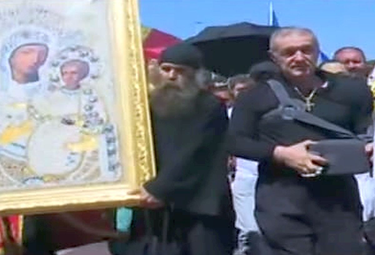 Gigi Becali - protest: 15 august 2021