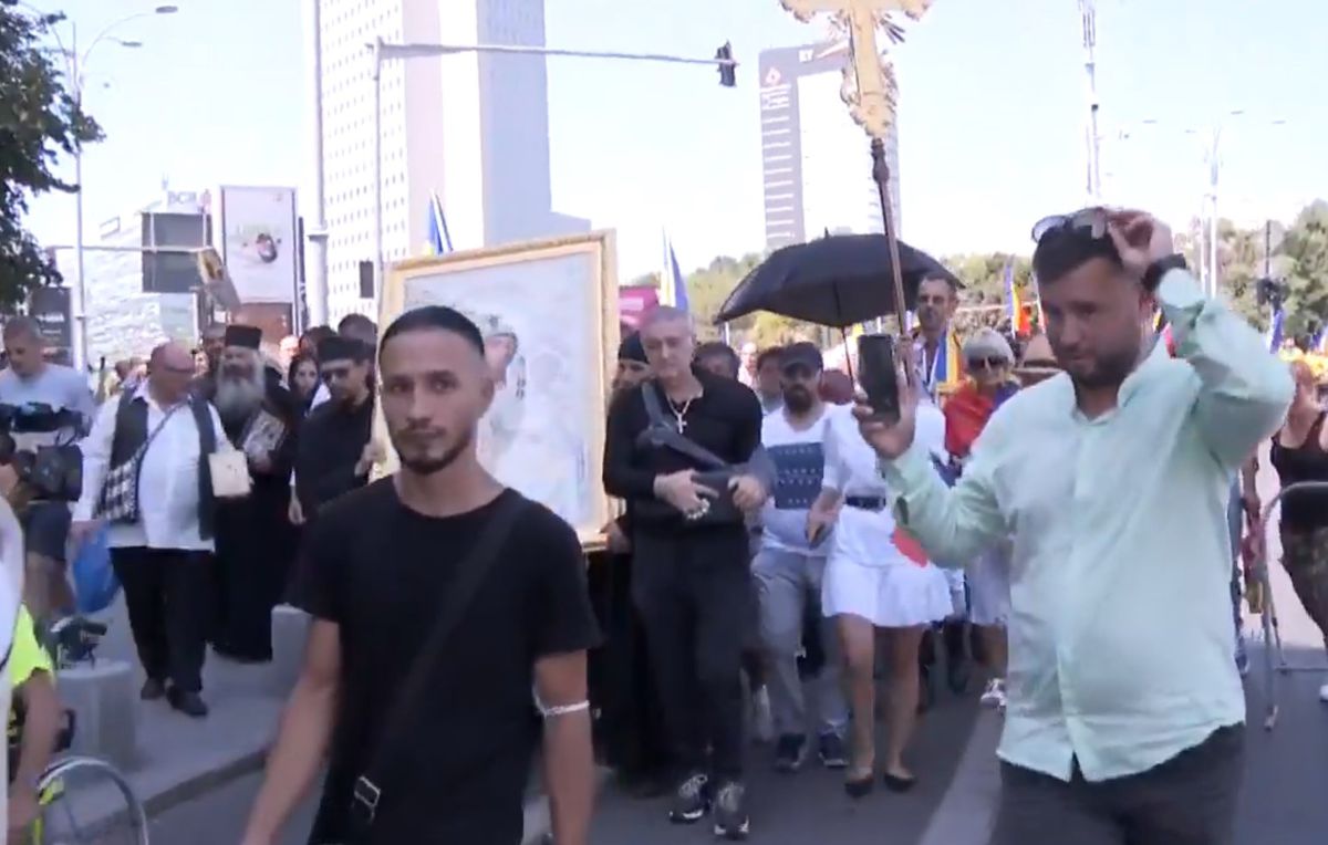 Gigi Becali, protest în stradă alături de preoți: derapaj homofob în direct » Imagini incredibile cu MM Stoica și Alexandru Tudor