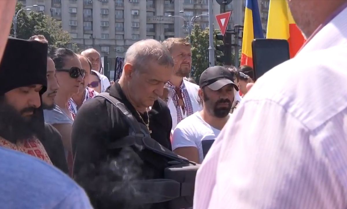 Gigi Becali - protest: 15 august 2021