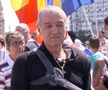 Gigi Becali, moment neașteptat la protestul din Piața Victoriei » A început să cânte alături de preoți în fața reporterilor