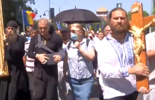 Gigi Becali, protest în stradă alături de preoți: derapaj homofob în direct » Imagini incredibile cu MM Stoica și Alexandru Tudor