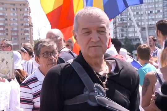Gigi Becali, moment neașteptat la protestul din Piața Victoriei