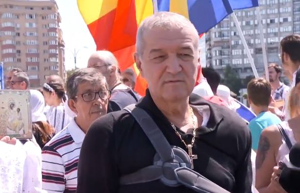 Gigi Becali, moment neașteptat la protestul din Piața Victoriei » A început să cânte alături de preoți în fața reporterilor