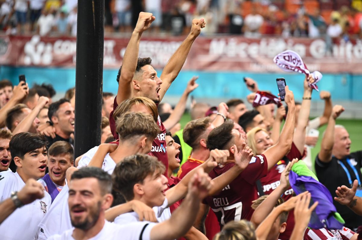 Mihai Iosif, cu soția pe teren după victoria cu FCSB! Imagini senzaționale cu rapidiștii și suporterii