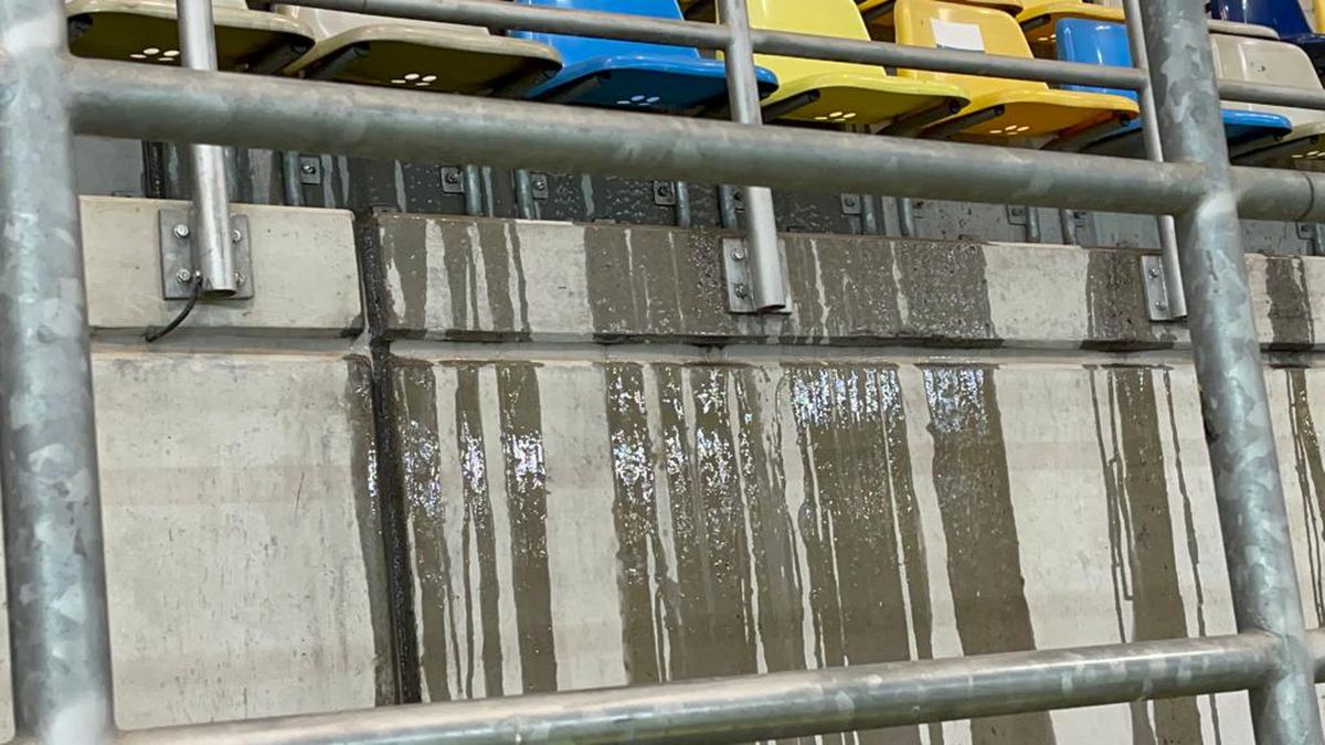 Inundație în tribunele Arenei Naționale în timpul meciului FCSB - Chindia » Imaginile falimentului de la cel mai mare și mai scump stadion din țară