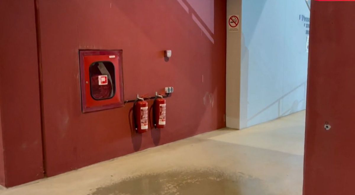 Inundație în tribunele Arenei Naționale în timpul meciului FCSB - Chindia » Imaginile falimentului de la cel mai mare și mai scump stadion din țară