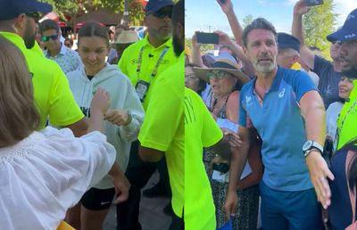 Imagini memorabile! Simona Halep, asaltată de fani după titlul de la Toronto » Mouratoglou s-a băgat peste stewarzi: „Lăsați-i doar pe români, vă rog”