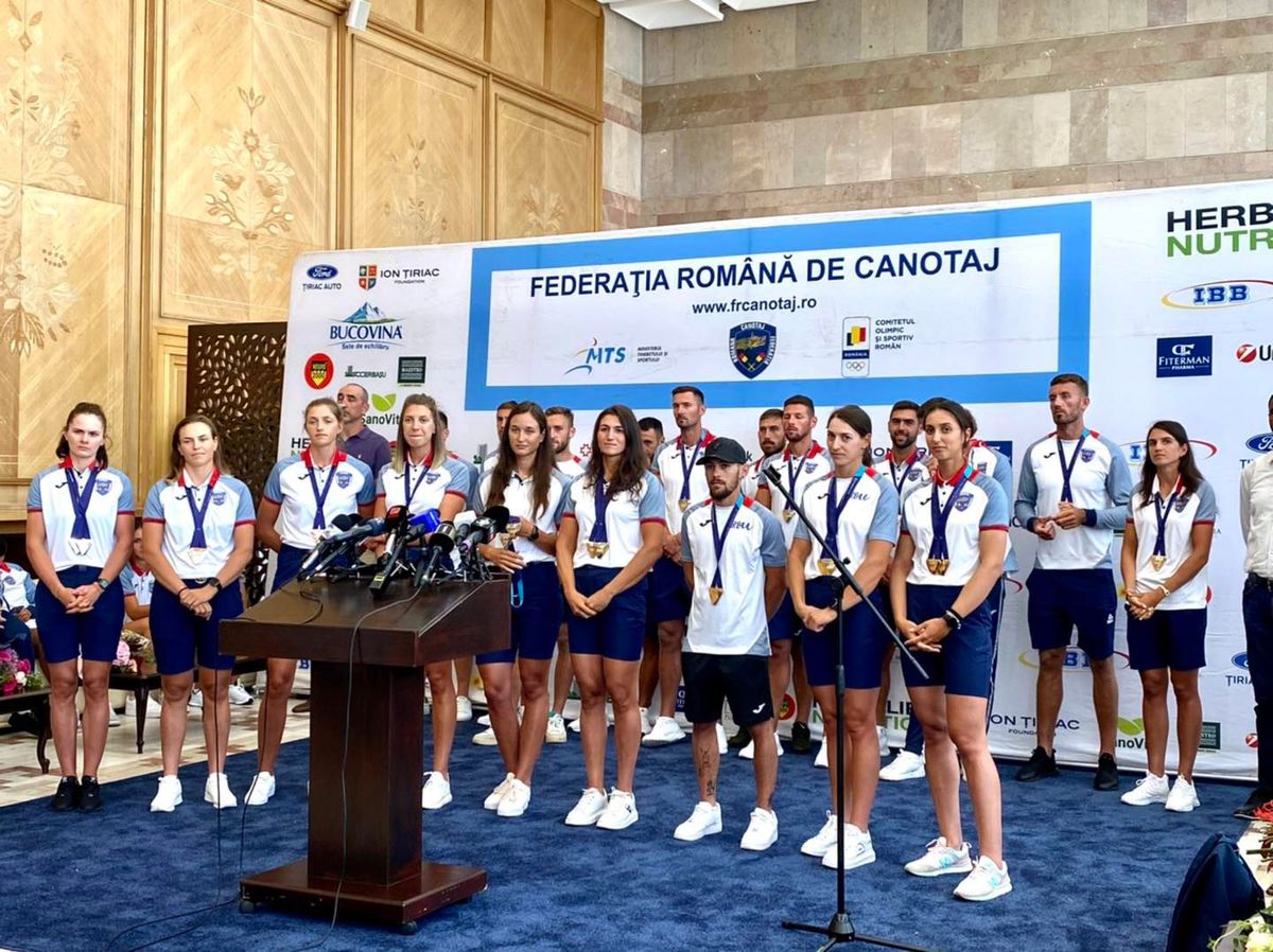 Niciun oficial al Ministerului Sportului nu i-a așteptat la aeroport pe canotorii care au adus 8 medalii României la CE de la Munchen / FOTO: Facebook@ FR Canotaj