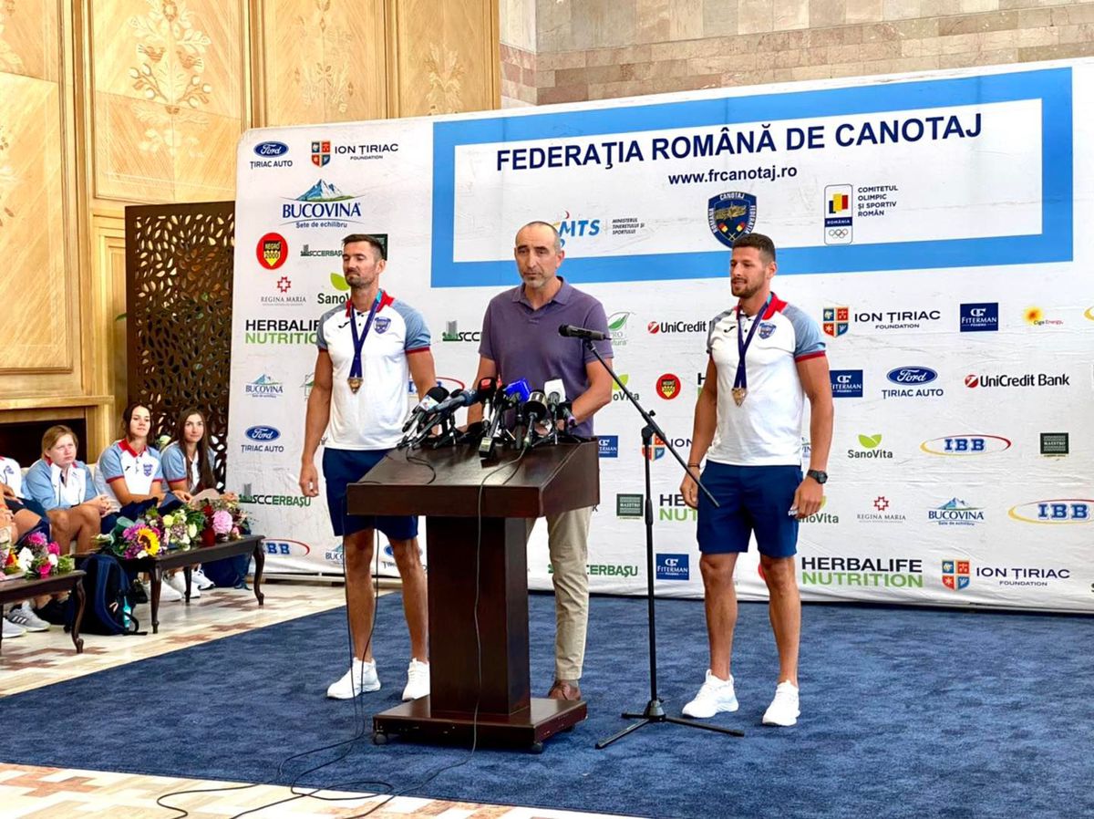 Niciun oficial al Ministerului Sportului nu i-a așteptat la aeroport pe canotorii care au adus 8 medalii României la CE de la Munchen / FOTO: Facebook@ FR Canotaj