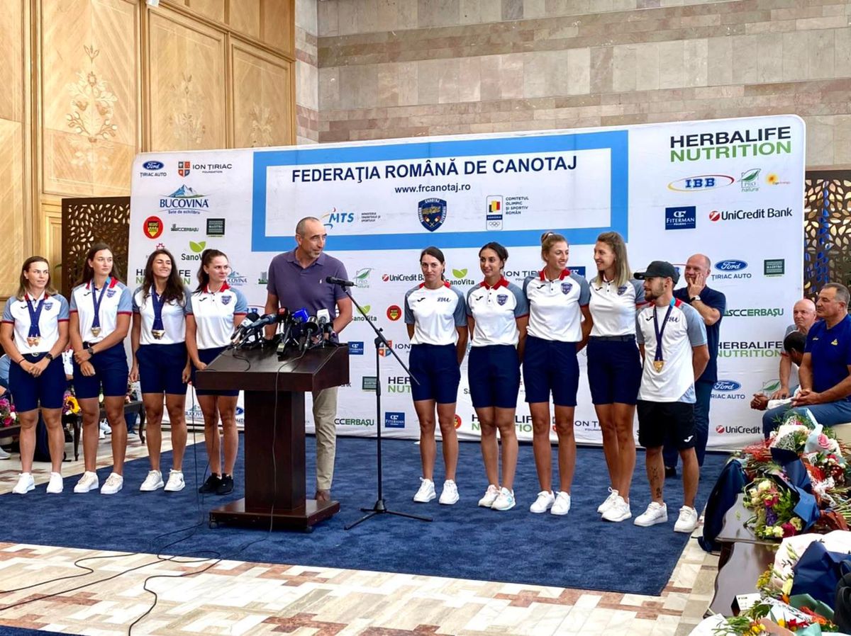 Niciun oficial al Ministerului Sportului nu i-a așteptat la aeroport pe canotorii care au adus 8 medalii României la CE de la Munchen: „Le urăm vacanţă plăcută în continuare”