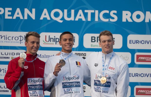 David Popovici este campion european și la 200 de metri liber! Și-a zdrobit adversarii din finală și a stabilit un nou record mondial al juniorilor