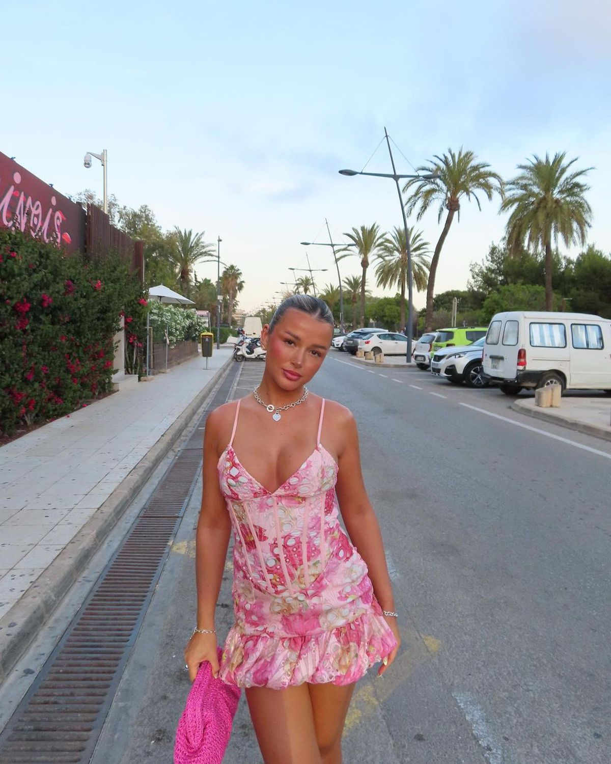 Cine este și cu ce se ocupă iubita celebră a fotbalistului dorit de Gigi Becali la FCSB