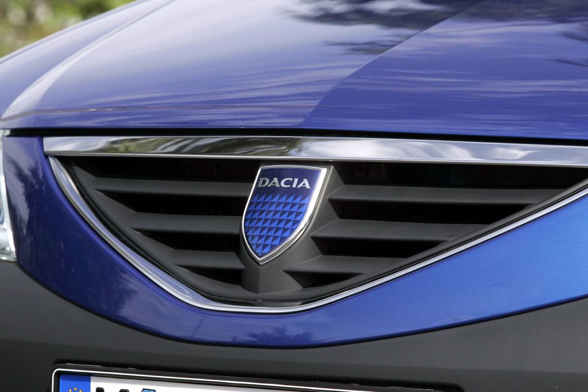 Mașina care a cucerit România se întoarce pe linia de producție: prima generație de Dacia Logan renaște peste hotare