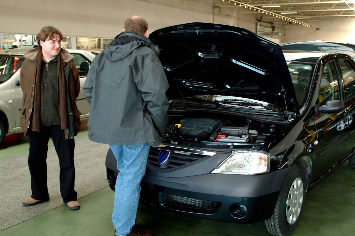 Mașina care a cucerit România se întoarce pe linia de producție: prima generație de Dacia Logan renaște peste hotare