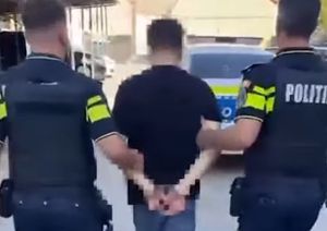 Agresorul din Craiova, reținut pentru 24 de ore! Polițiștii l-au ridicat pe bărbatul care a maltratat soția unui fotbalist la coadă la supermarket