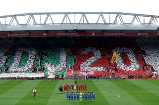 „You'll Never Walk Alone”: Momente absolut emoționante la startul Premier League! Anfield a cântat și a plâns în memoria lui Diogo Jota