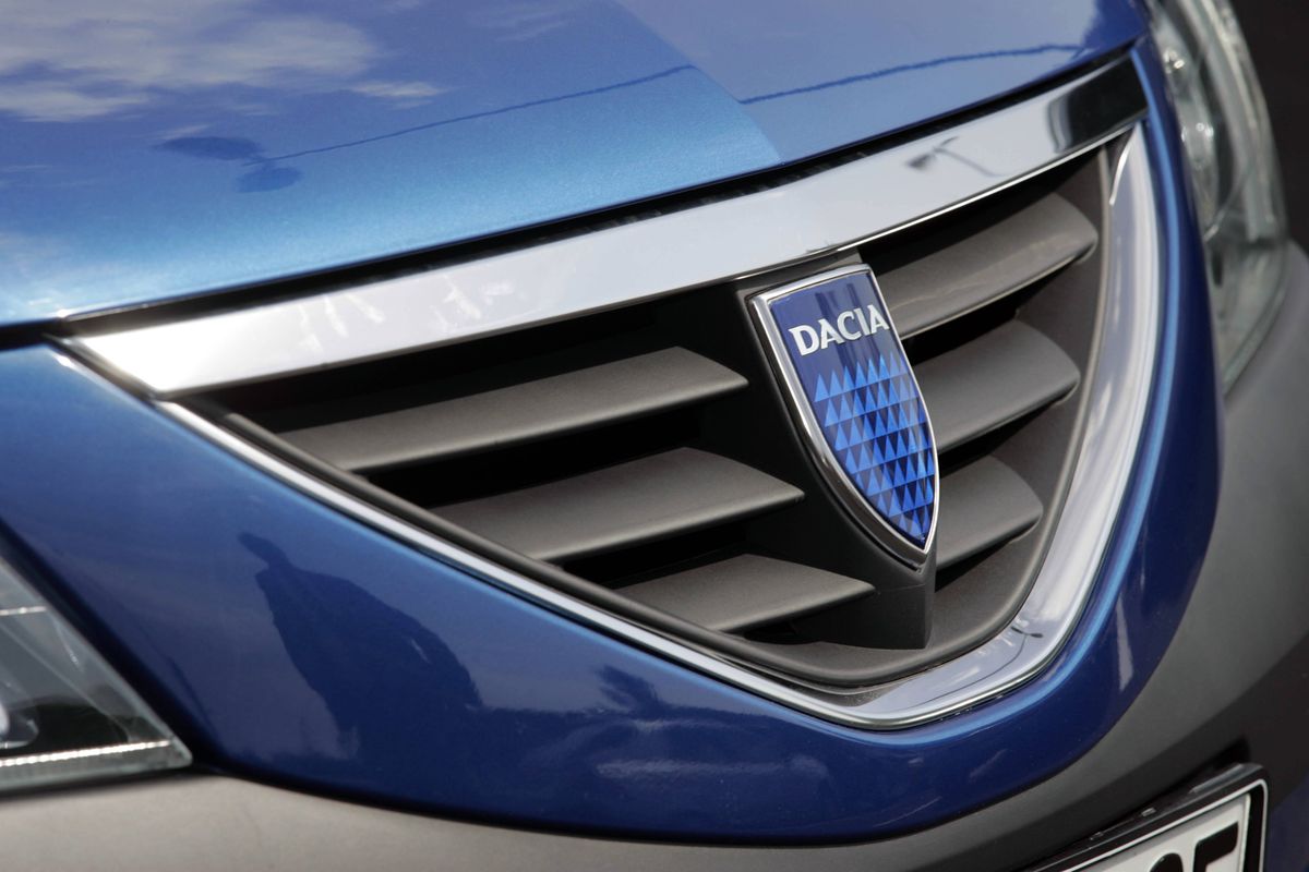 Mașina care a cucerit România se întoarce pe linia de producție: prima generație de Dacia Logan renaște peste hotare