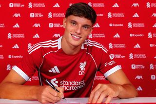 Liverpool a făcut transferul #5 vara aceasta » Jucătorul dorit și de Chivu a fost prezentat