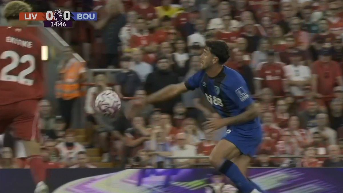 Senesi, henț în Liverpool - Bournemouth