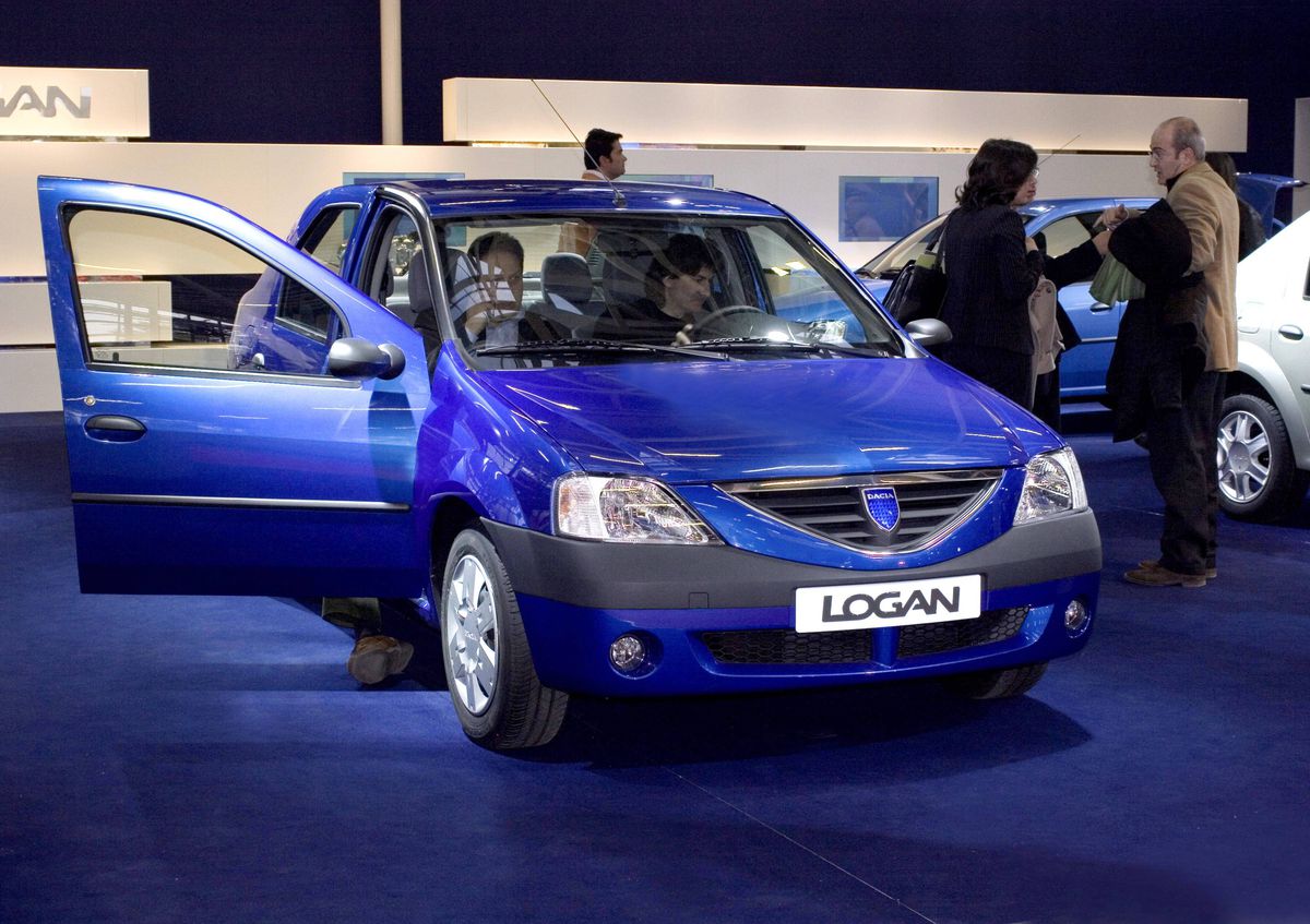 Mașina care a cucerit România se întoarce pe linia de producție: prima generație de Dacia Logan renaște peste hotare