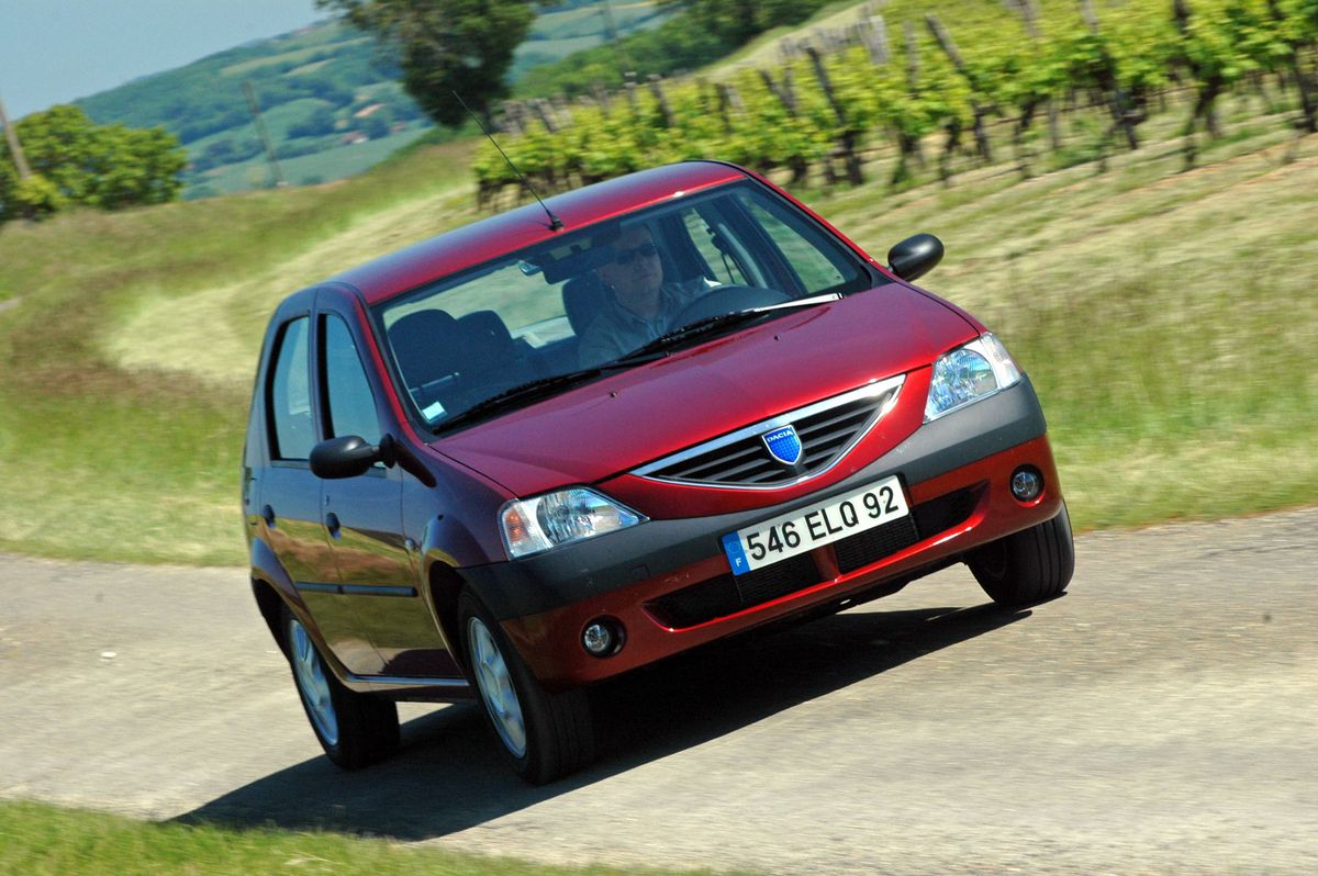 Mașina care a cucerit România se întoarce pe linia de producție: prima generație de Dacia Logan renaște peste hotare