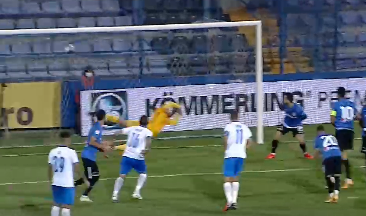 FOTO + VIDEO Cornel Dinu, amuzat de un gol din Viitorul - Craiova 1-4: „Fugiți, mă! Il loveşte ghiuleaua”