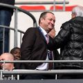 Mike Ashley, patronul lui Newcastle, a angajat o firmă celebră de avocatură din New York pentru a da în judecată Premier League.