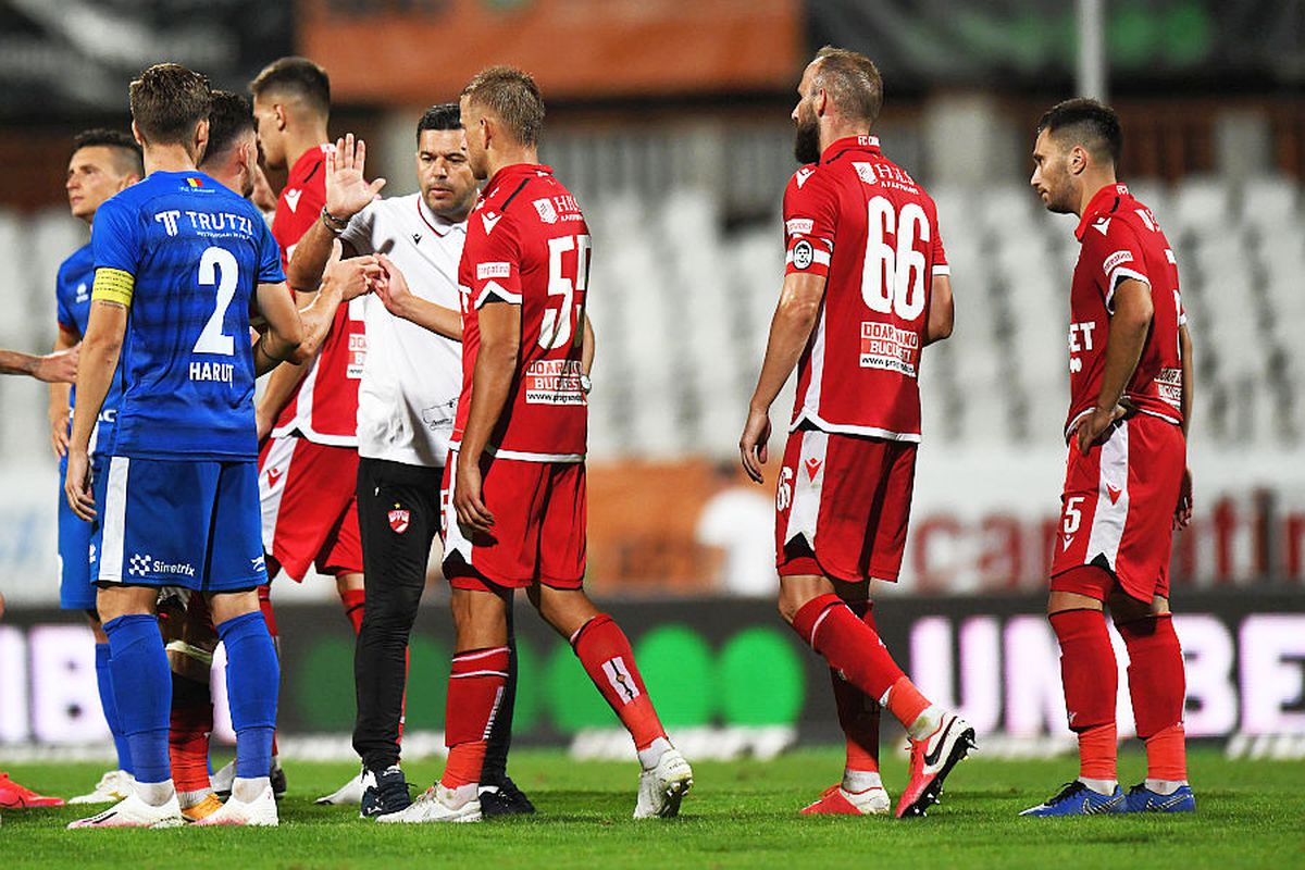 Fierbe vestiarul la Dinamo: jucătorii și Contra, duși cu vorba de Pablo Cortacero! Ce a promis din nou spaniolul